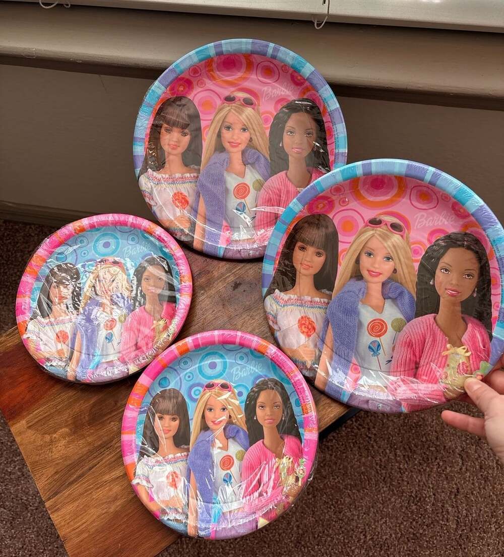 Y2K girly party plate bundle! 32 pcs retro disposable plates